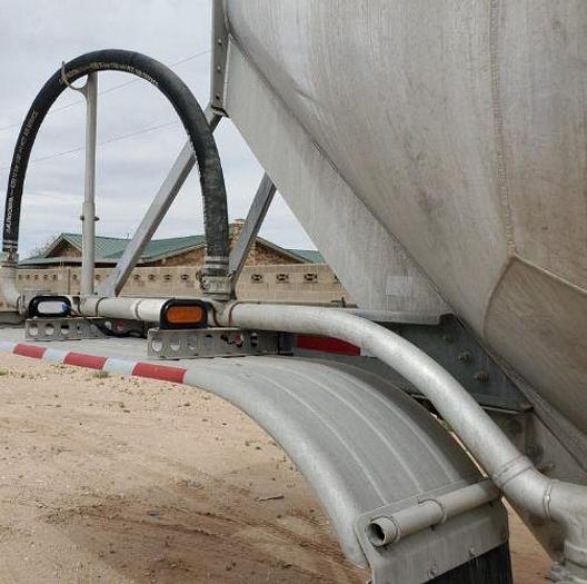 Used 2016 Stevens 42ft Dry Bulk Tank Trailer