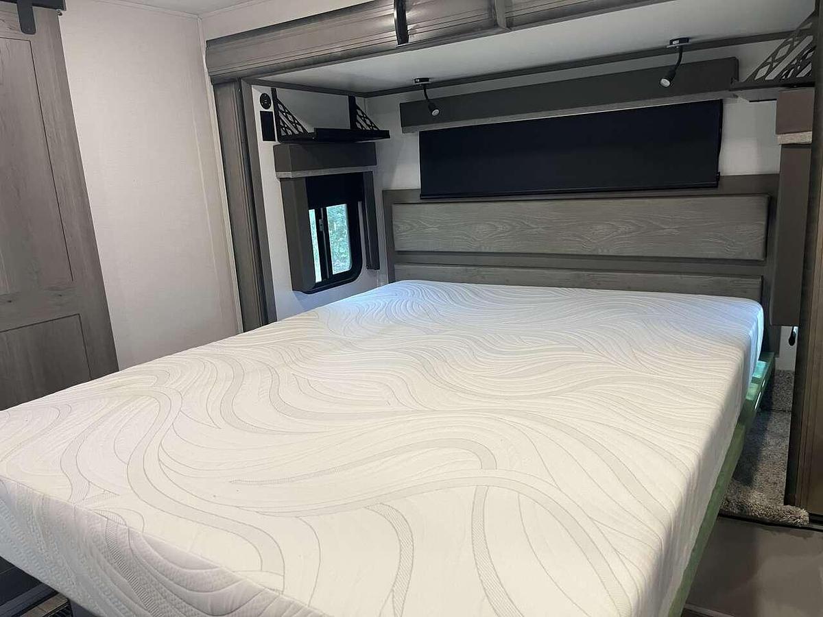 Used 2022 Keystone Montana 3761FL