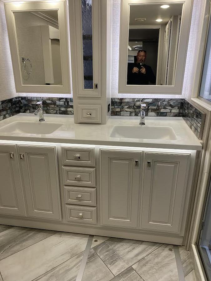 Used 2022 Fleetwood Discovery LXE 40M Class A Motorhome