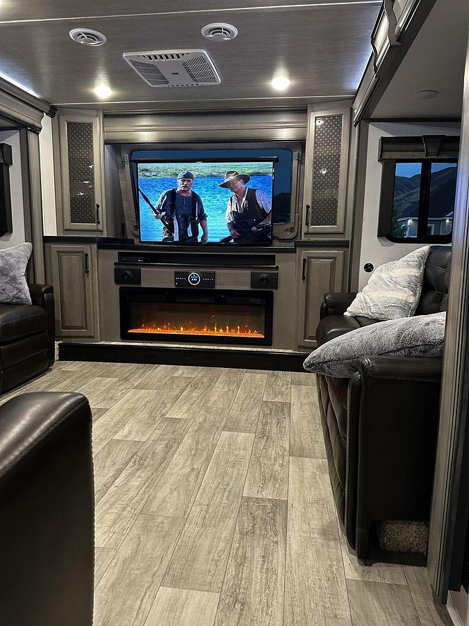 Used 2022 Keystone Montana Legacy 3761FL Fifth Wheel
