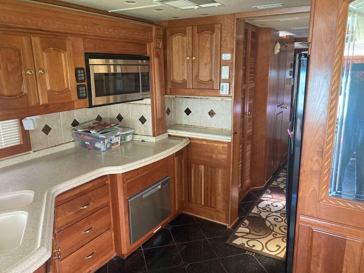 Used 2005 Monaco Signature Castle IV Class A Motorhome