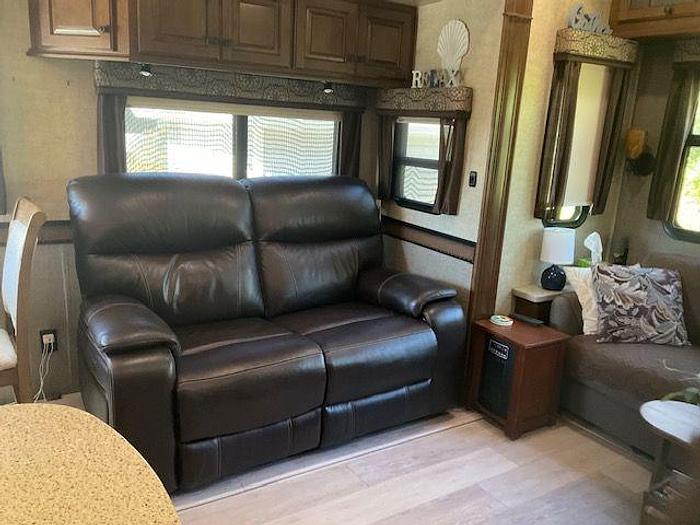 Used 2015 Heartland Bighorn BH 3270RS