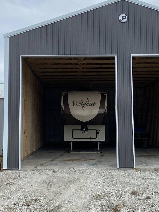 Used 2017 Forest River Wildcat 29RLX Fifth Wheel