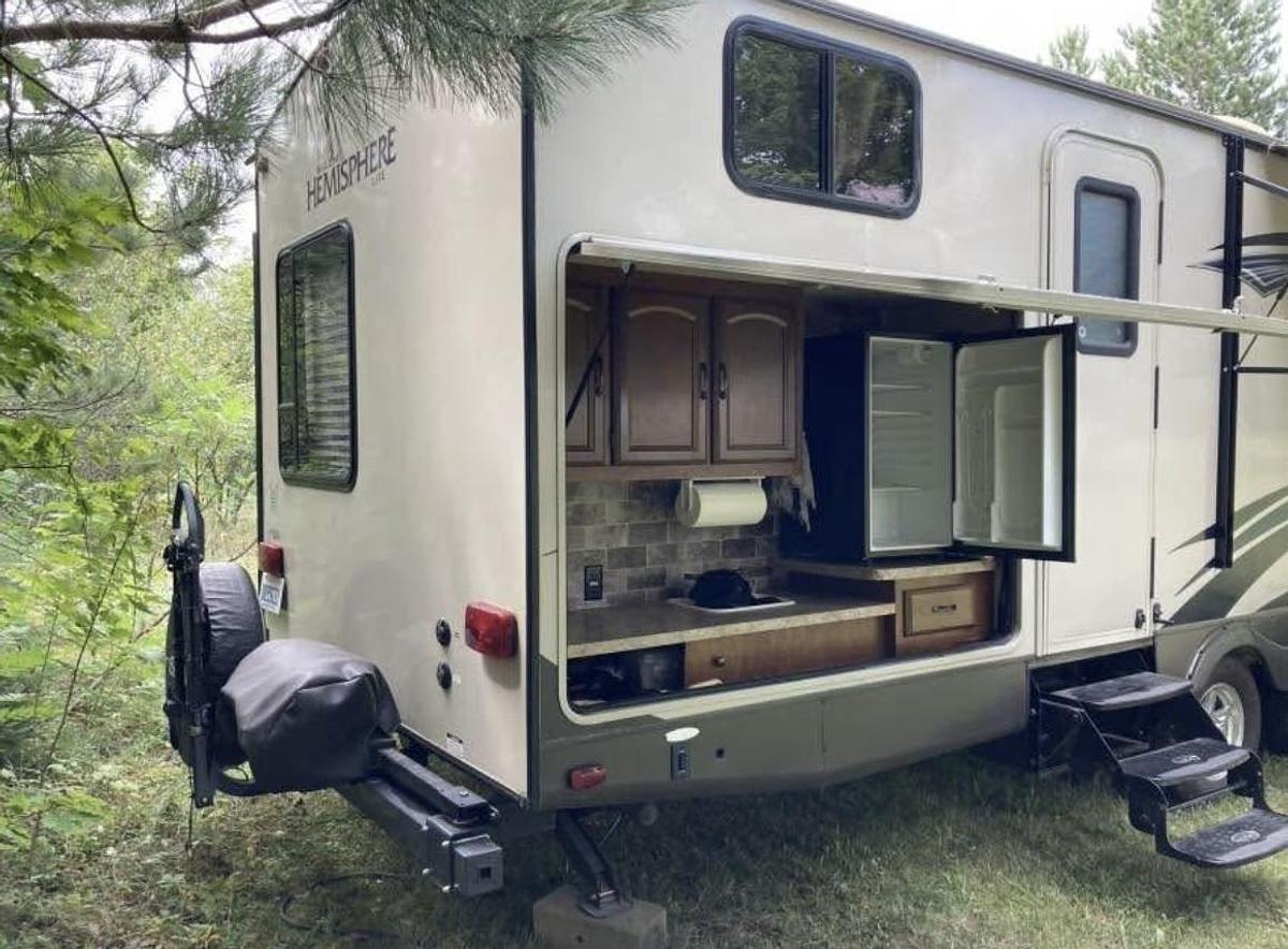 Used 2015 Forest River Hemisphere Lite 312QBUD