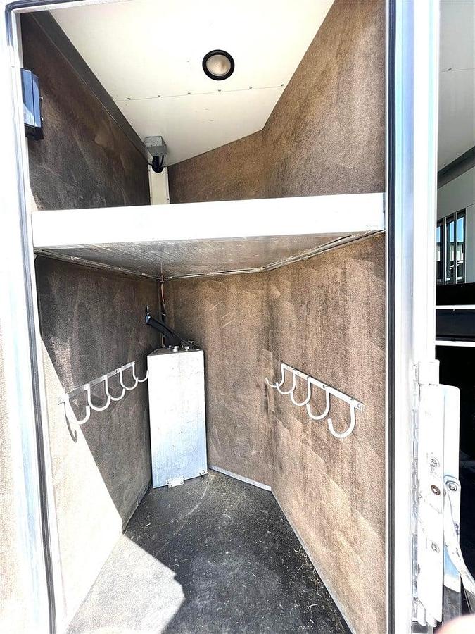 Used 2007 Bloomer 6 Horse Trailer