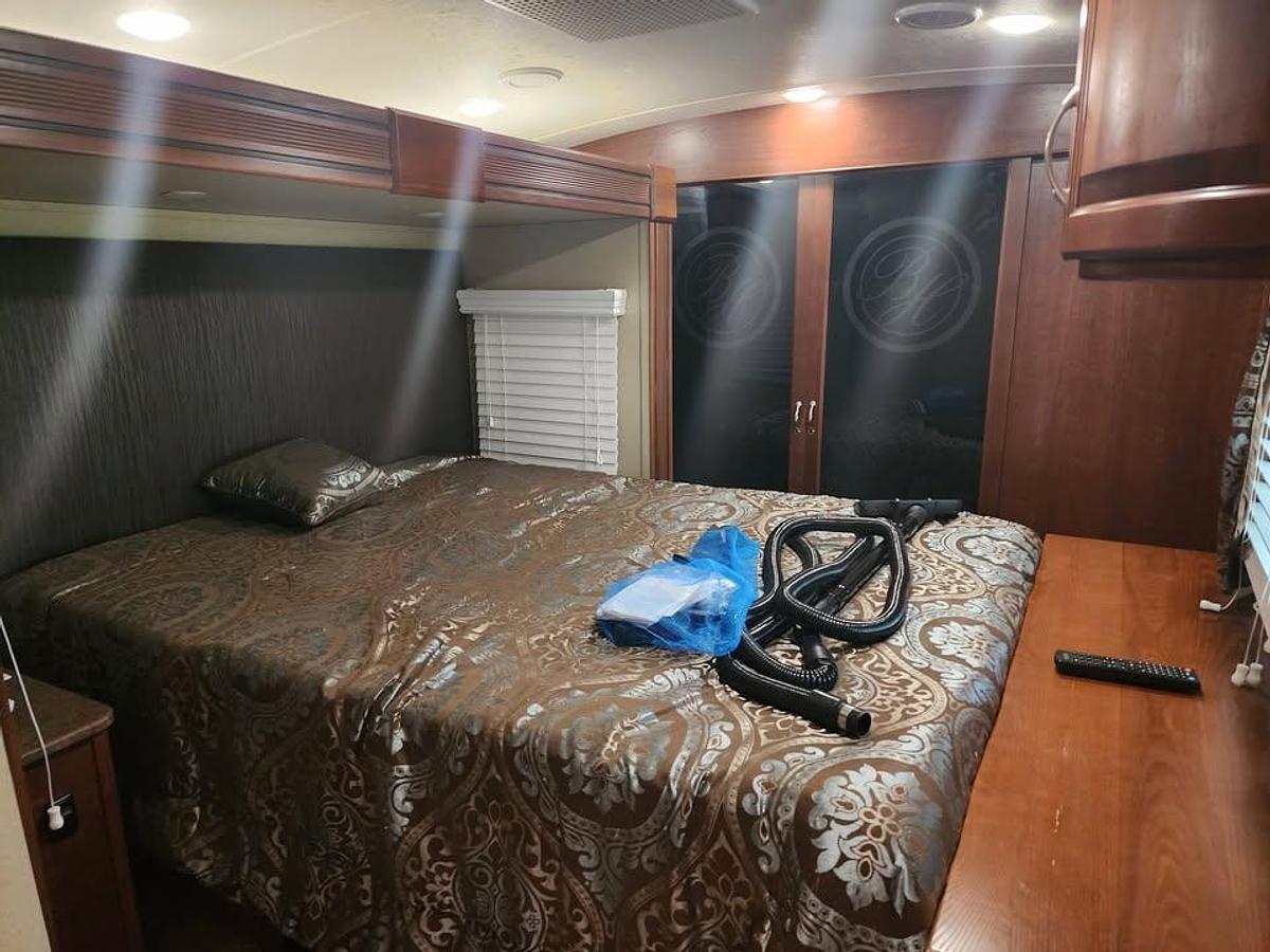 Used 2016 Evergreen Bay Hill 310RE Fifth Wheel