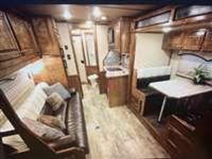 Used 2020 Twister 4 Horse with Outlaw Interior