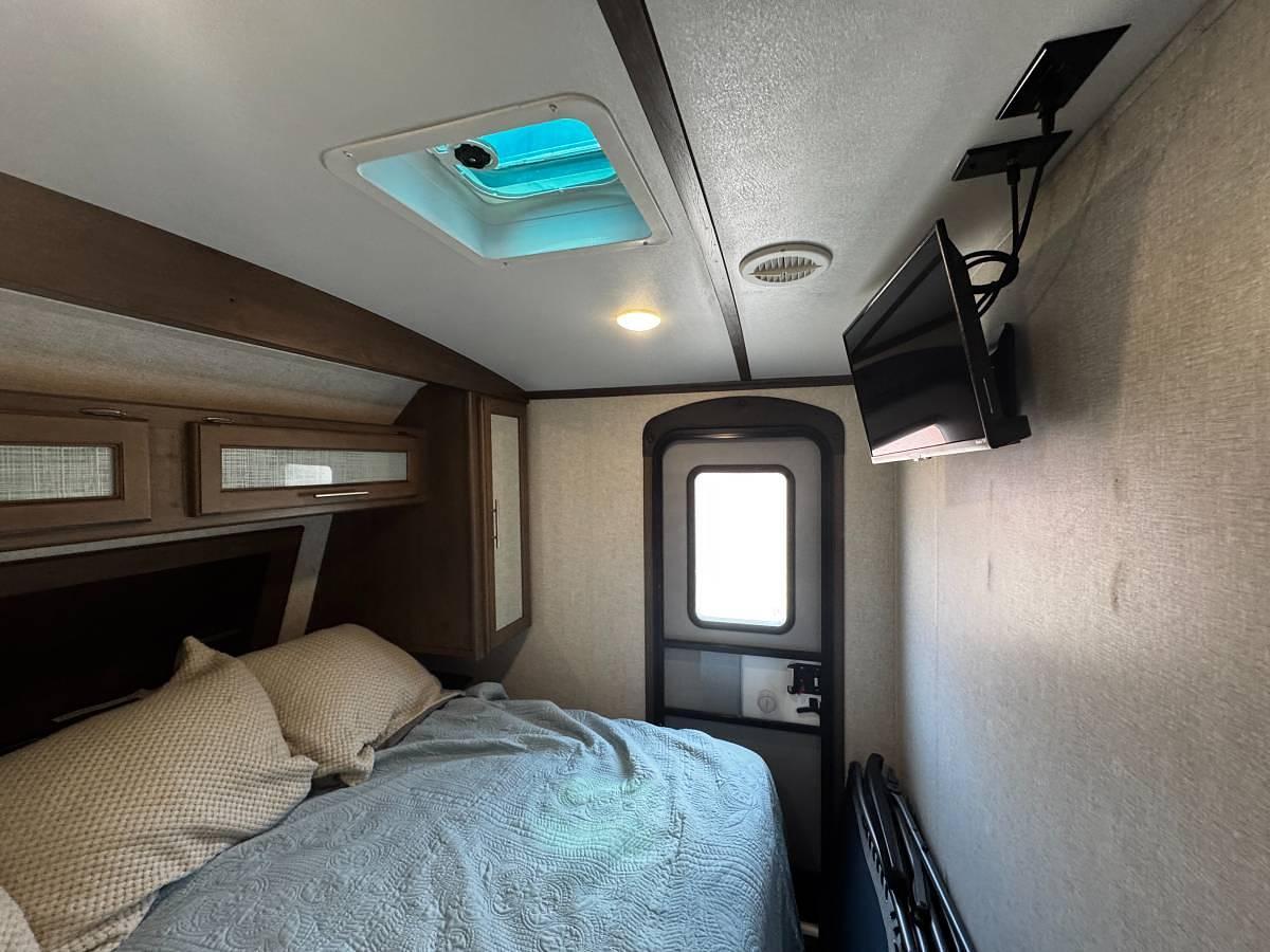 Used 2019 Keystone Cougar 27SAB