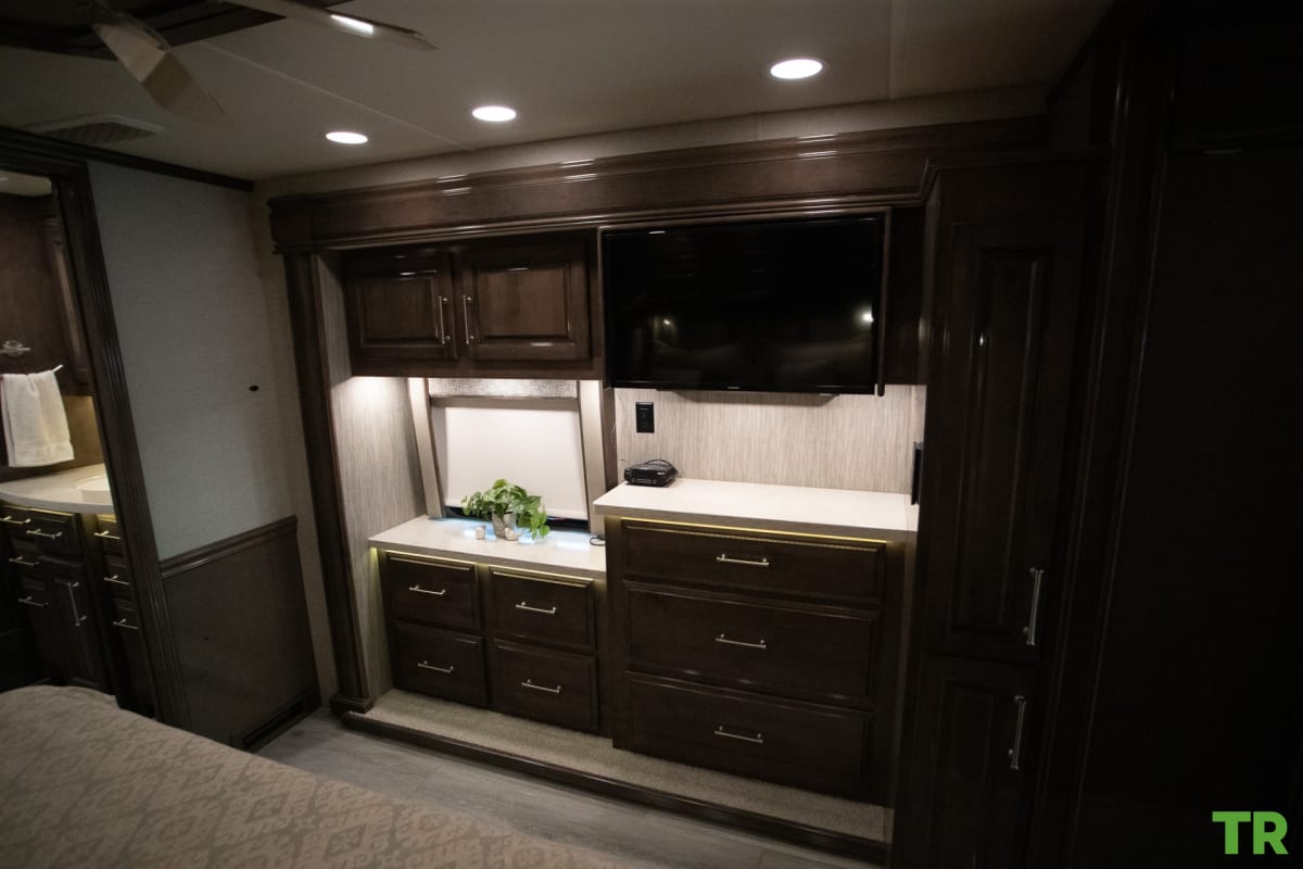 Used 2020 Entegra Aspire 44R | 450 HP Cummins Diesel | Bath & Half | Luxury Coach | Only 16,000 Miles