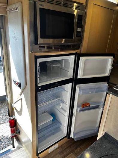 Used 2015 Leisure Travel Unity U24TB