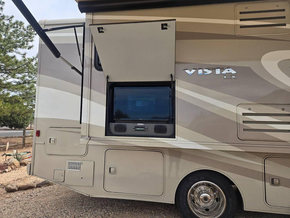 Used 2016 Winnebago Vista Lx 27 N