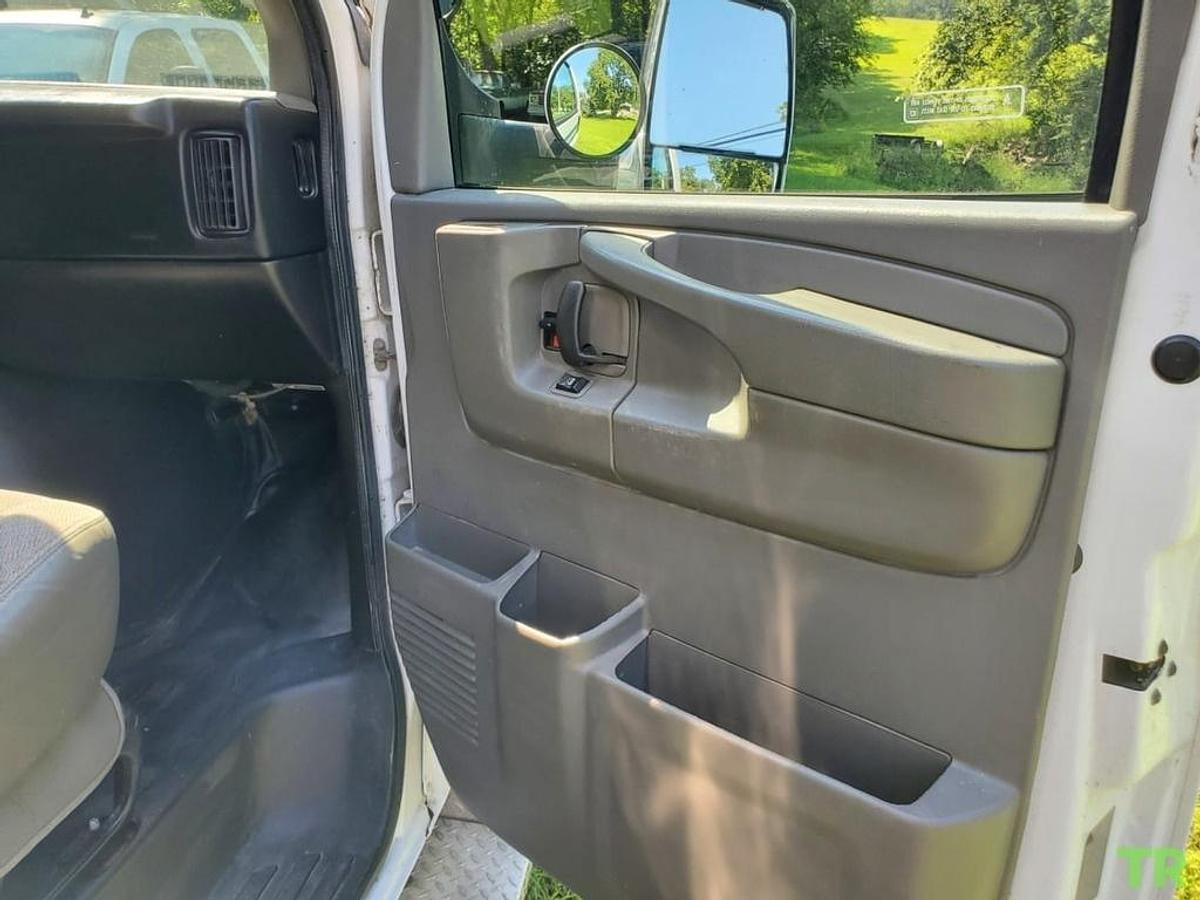 Used 2013 Chevy Express 4500 2wd 6.6L LGH Duramax Diesel Transporter