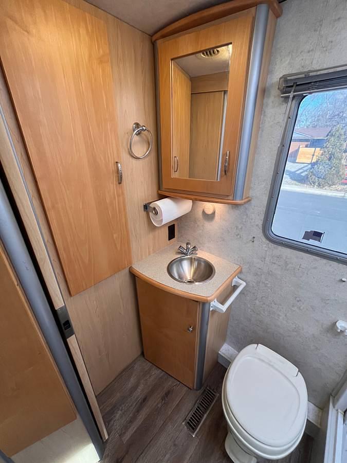 Used 2006 Winnebago Navion Itasca Rv