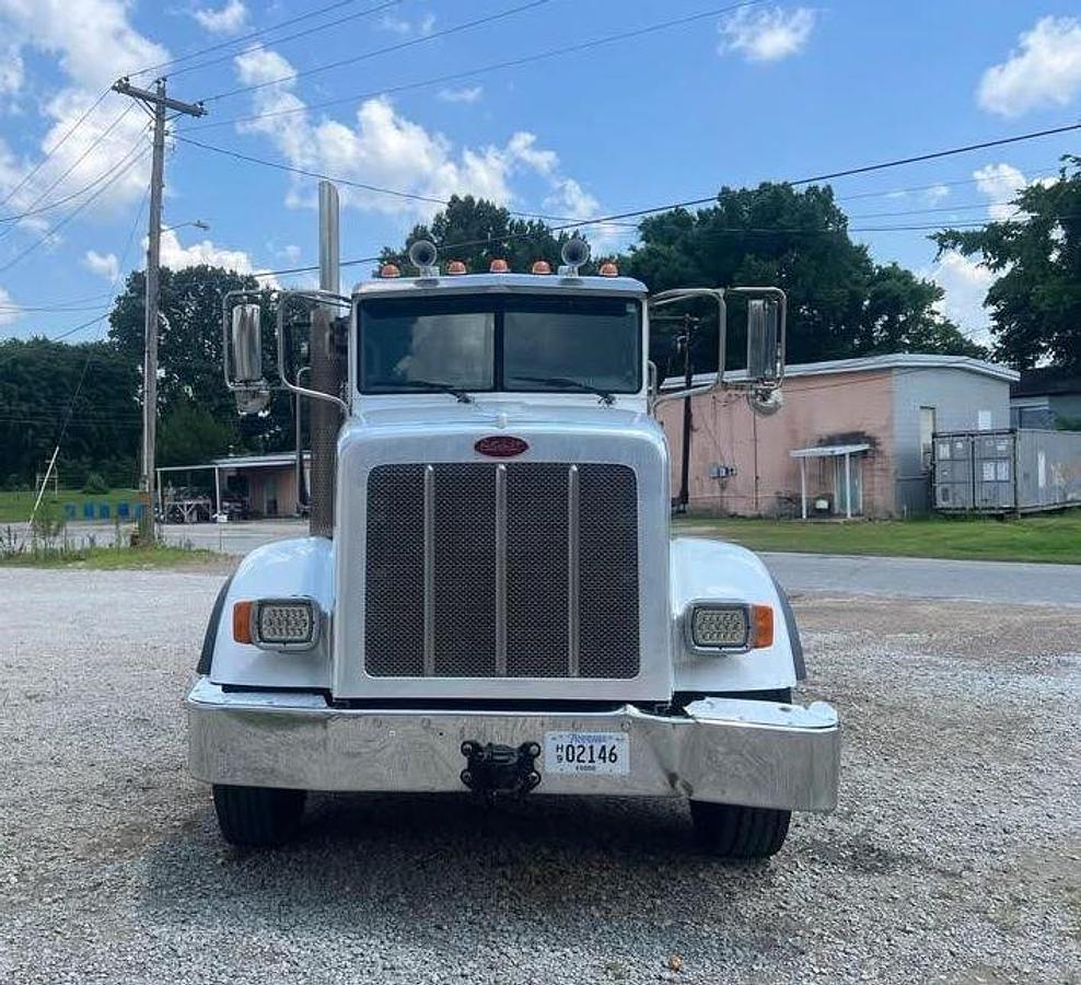 Used 2019 PETERBILT 367 Roll-Off Tow Truck