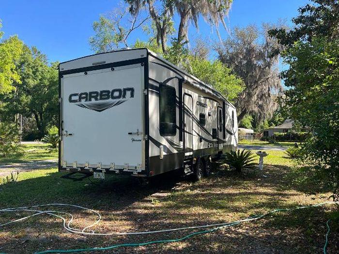 Used 2014 Keystone Carbon 31 Toyhauler