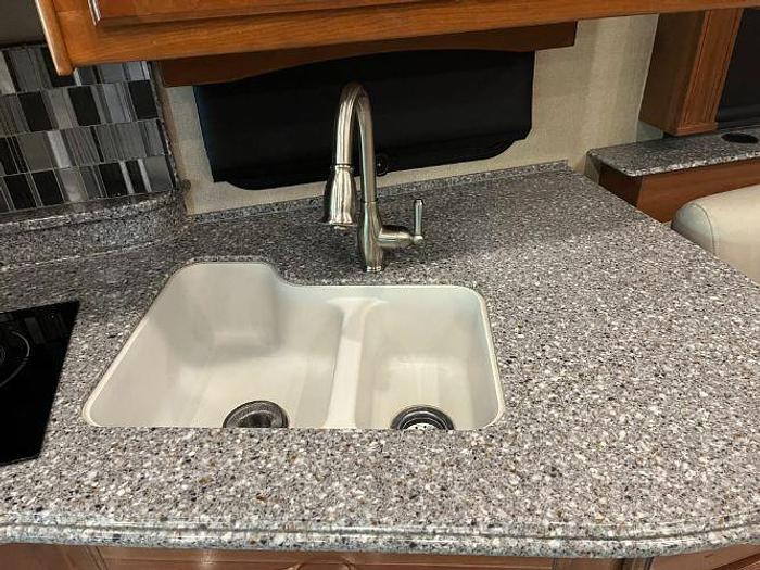 Used 2017 Fleetwood Discovery LXE 40X