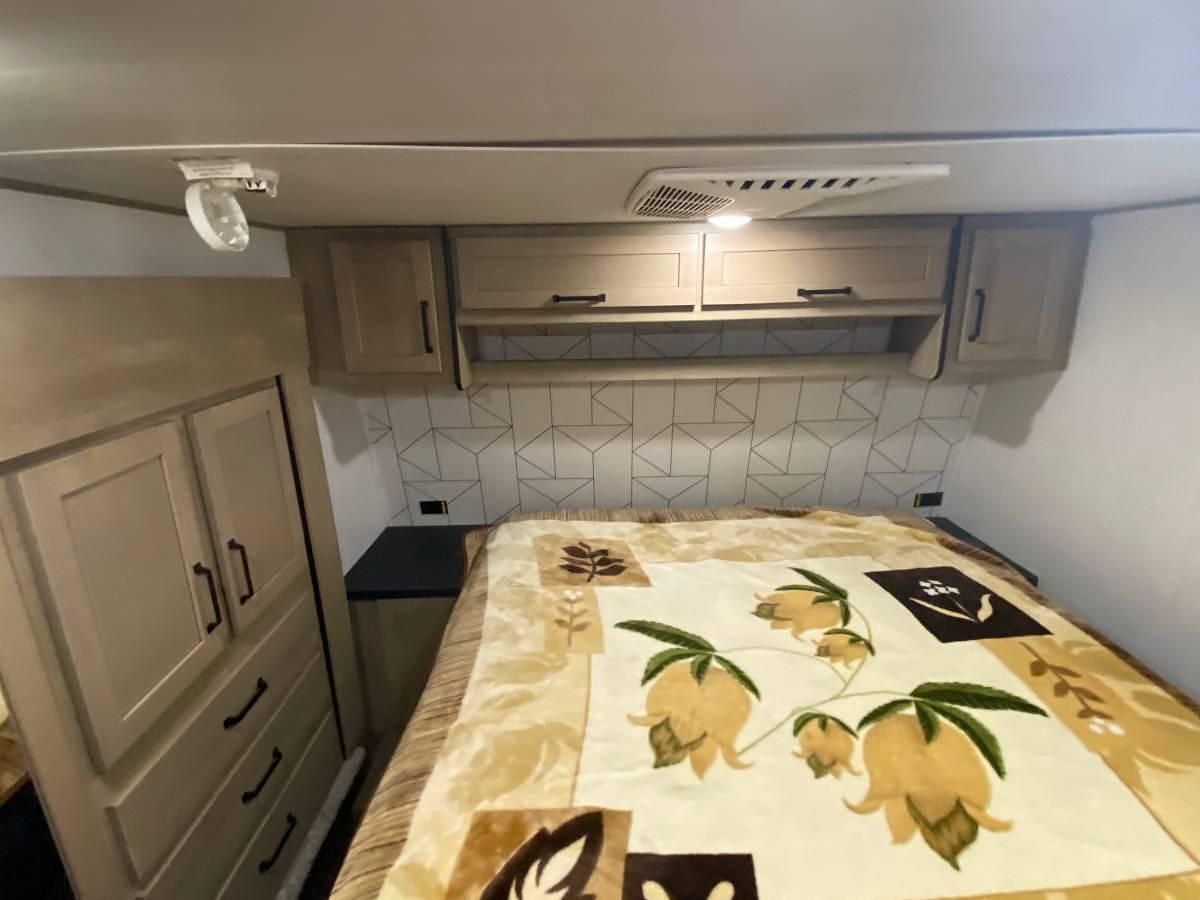 Used 2022 Keystone Raptor 429