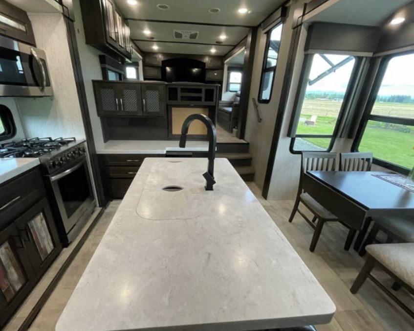 Used 2021 Grand Design MOMENTUM 376THS Fifth Wheel
