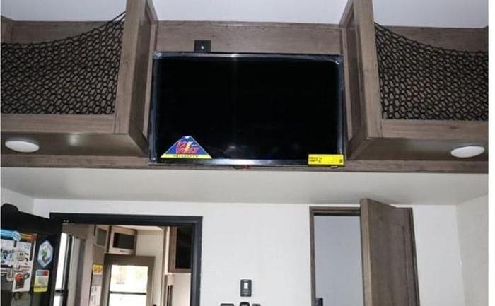 Used 2022 Alliance RV Valor 40V13