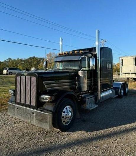 Used 2015 Peterbilt 389 Glider Kit