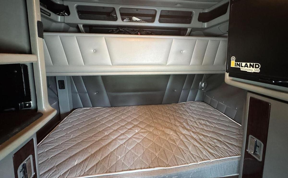 Used 2019 PETERBILT 389 Conventional Sleeper Semi