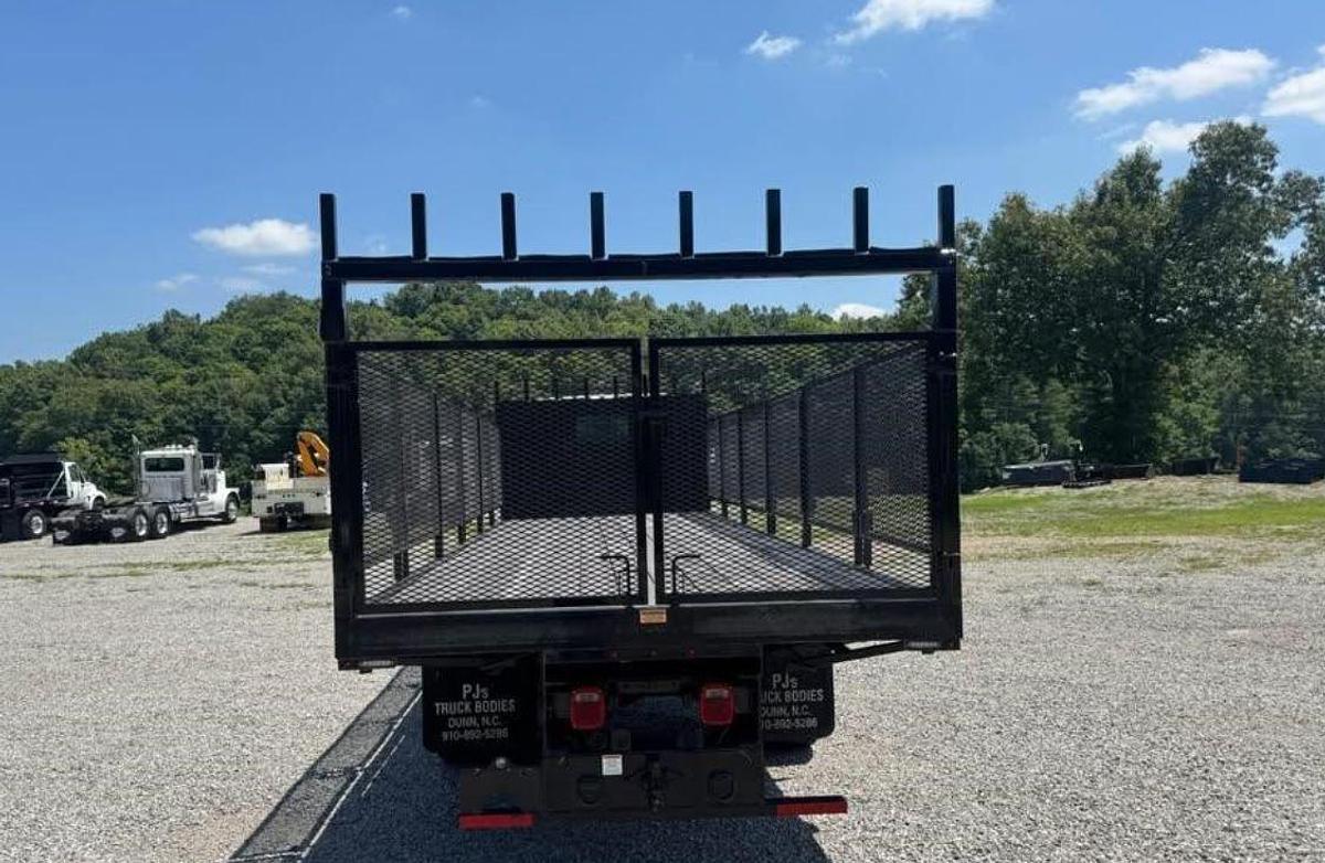 Used 2023 Freightliner Business Class M2 106