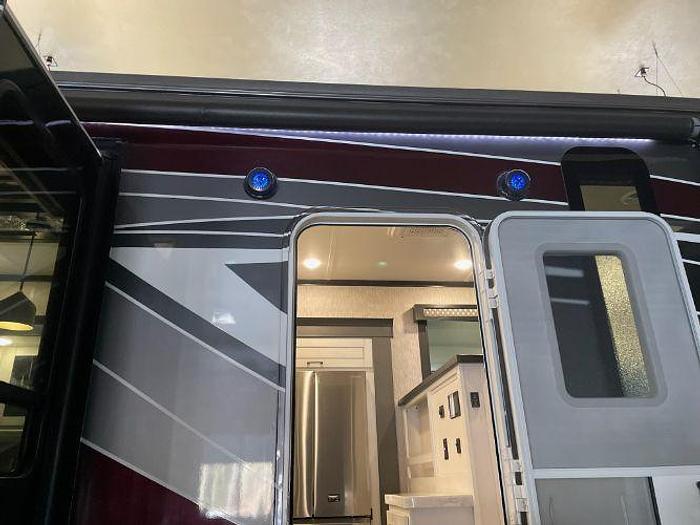 Used 2023 Crossroads Redwood RW4200FL