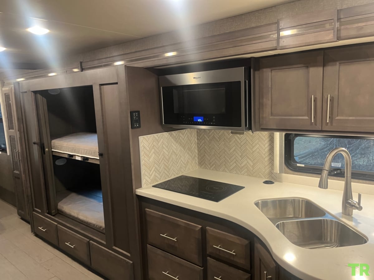 Used 2022 Thor Palazzo 33.5 | Diesel Pusher | Bath & a Half | Bunkhouse | Only 7,200 Miles | Private Owner