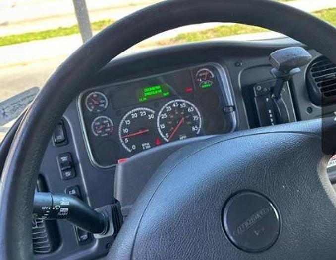 Used 2016 Freightliner Business Class M2 100