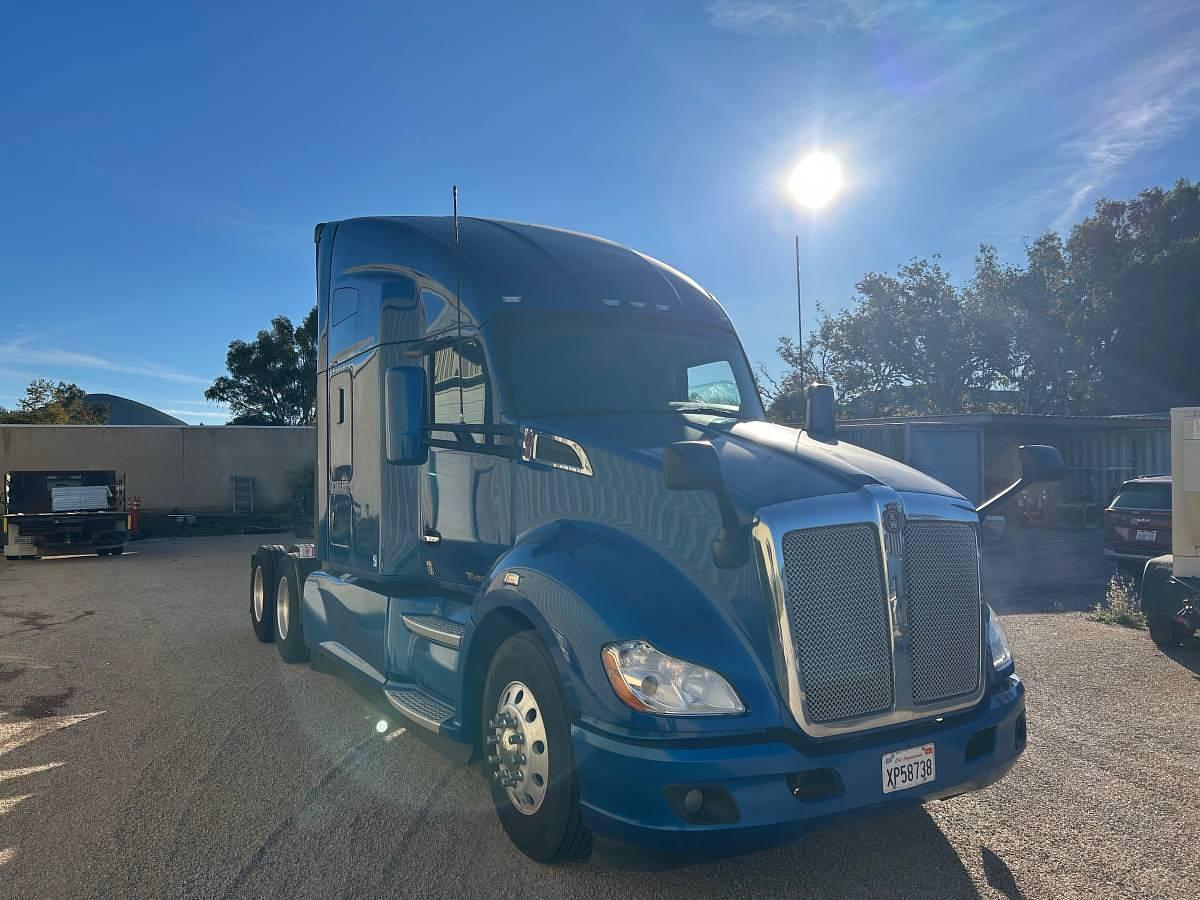 Used 2020 Kenworth T680 Sleeper Semi Truck