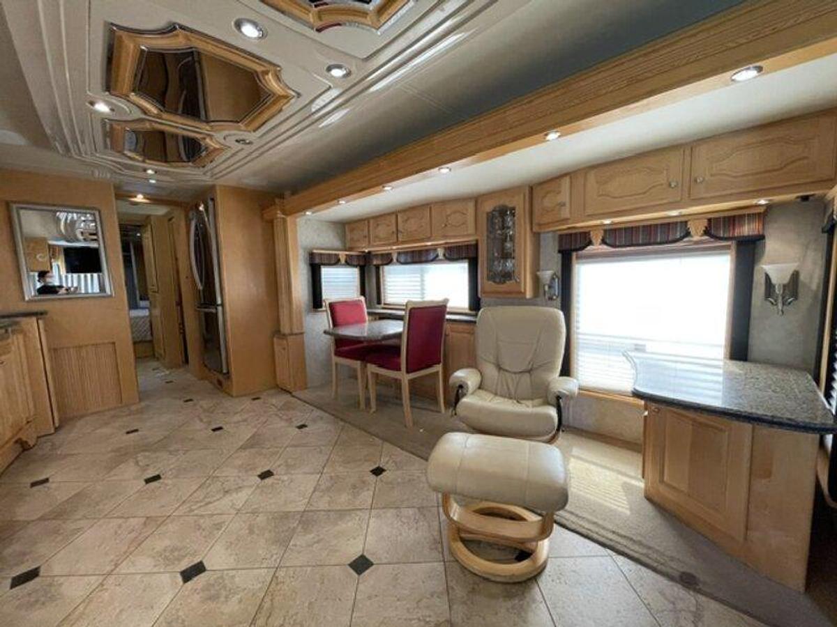 Used 2006 Country Coach Intrigue 530 Ovation