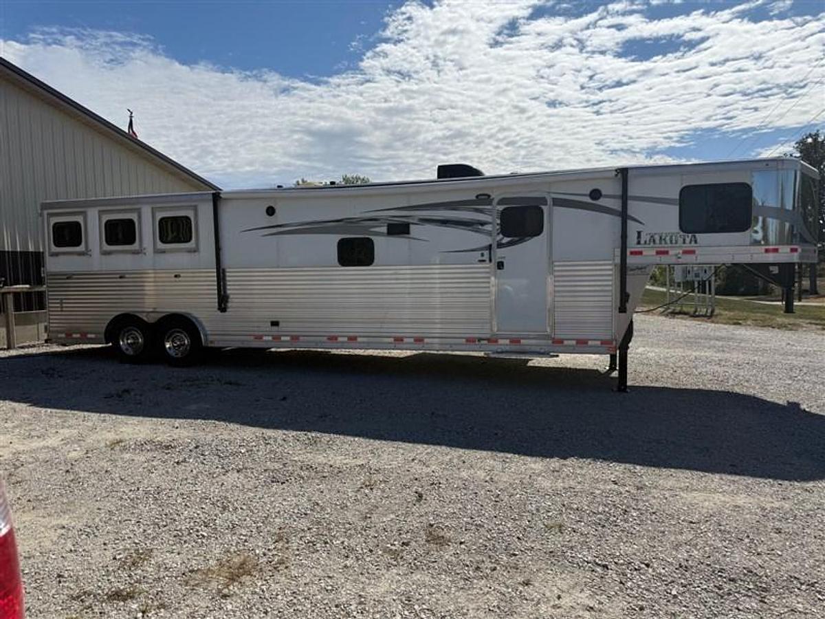 Used 2017 Lakota Charger 3 Horse Trailer with Living Quarters