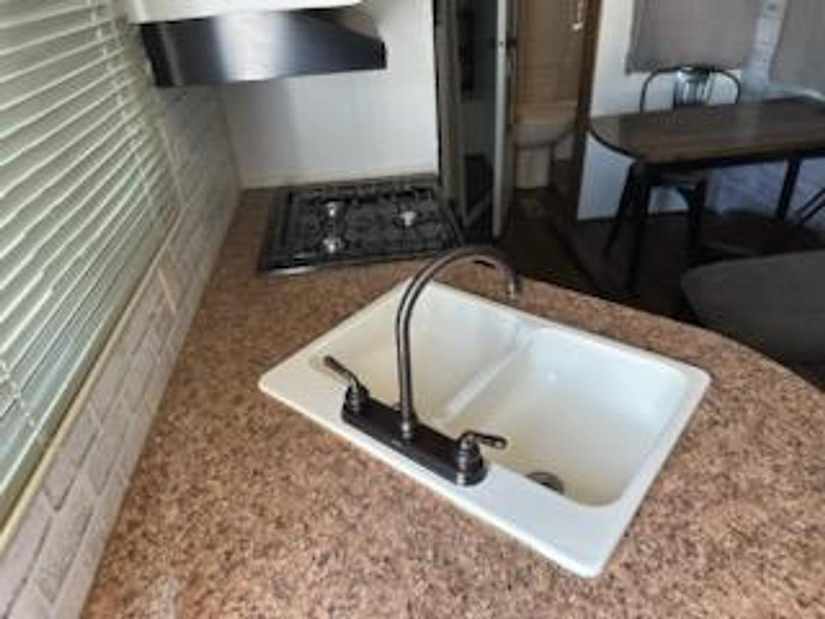 Used 2011 Heritage Trail Runner Travel Trailer