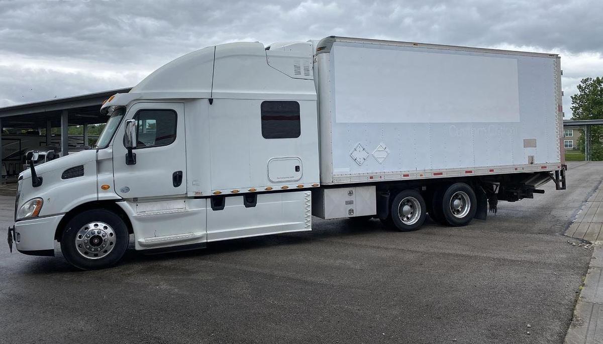 Used 2014 FREIGHTLINER CASCADIA 113