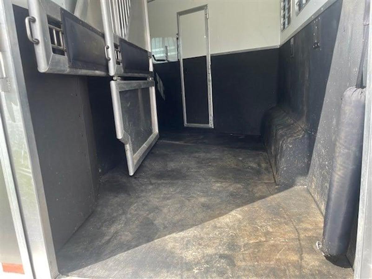 Used 2015 Lakota Charger 3 Horse Trailer with Living Quarters