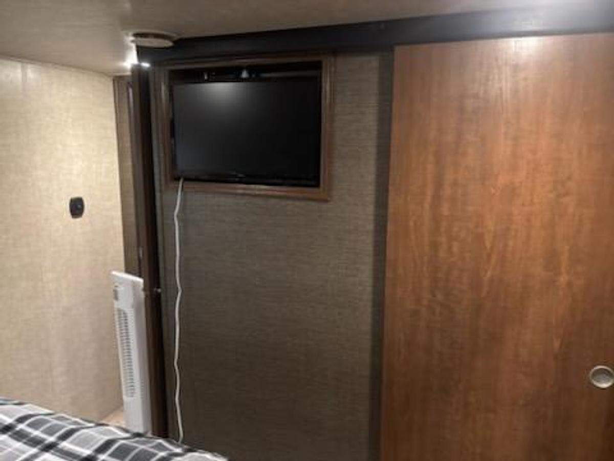 Used 2017 Keystone Impact Fusion IP386