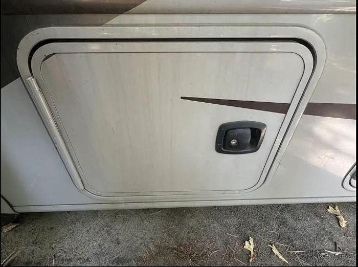 Used 2015 Thor Motor Coach Hurricane 27K