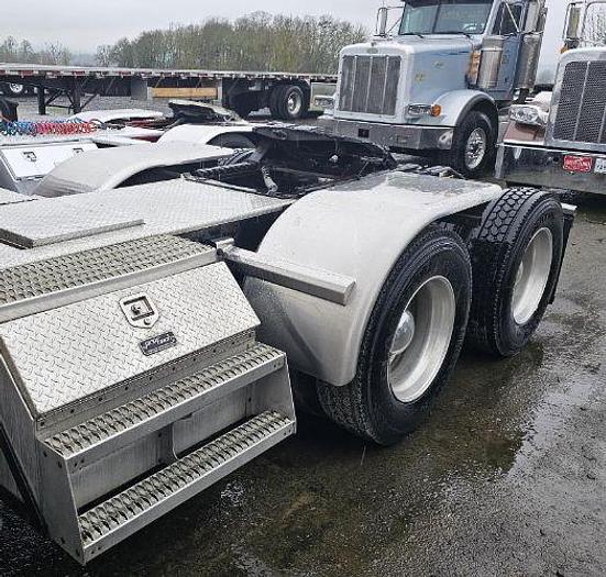 Used 2014 Peterbilt 389