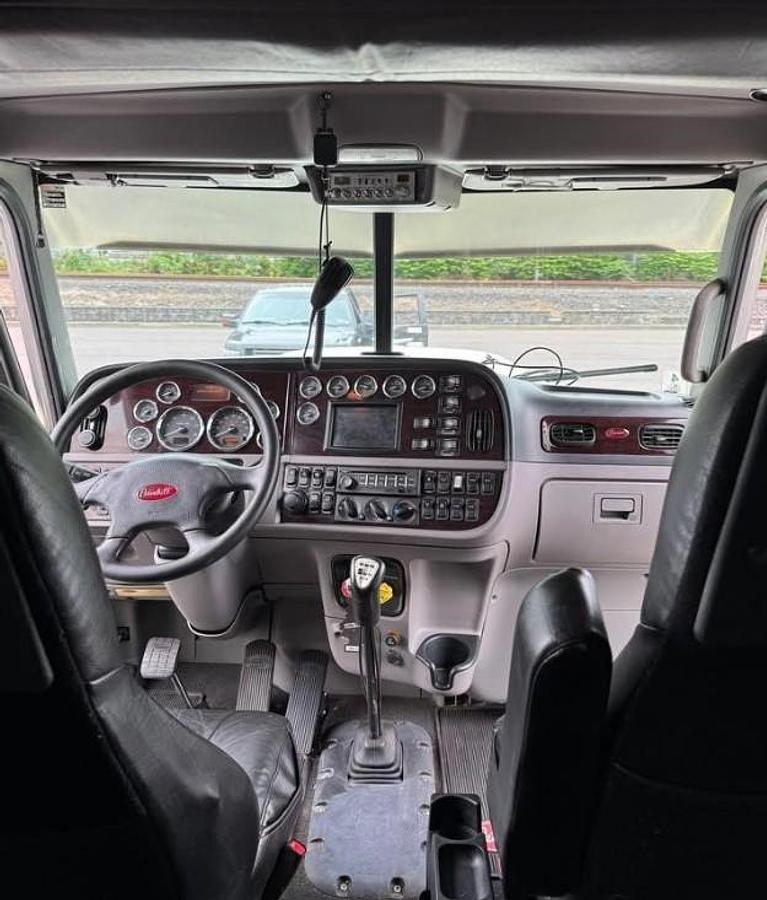 Used 2016 Peterbilt 389 Sleeper