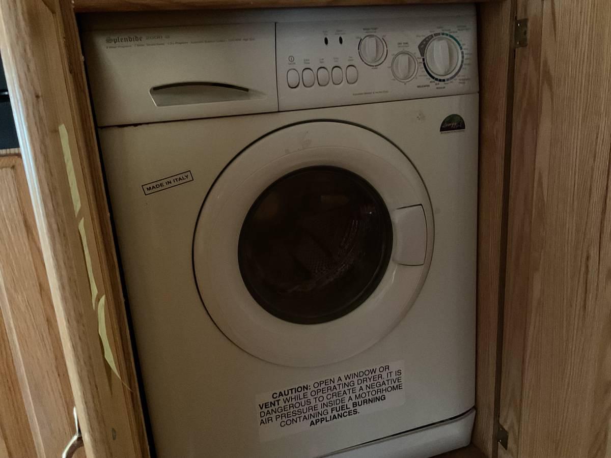 Used 2005 Alfa See Ya 40’ Diesel Pusher