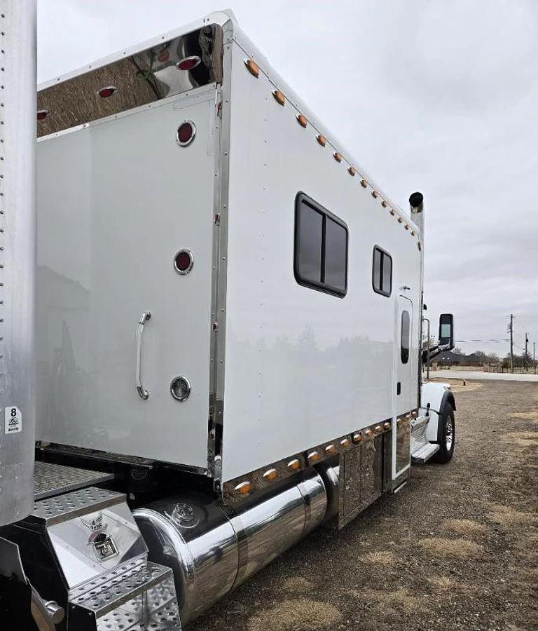 Used 2021 Peterbilt 567 Sleeper Truck