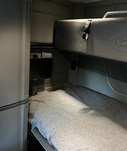 Used 2015 Peterbilt 579