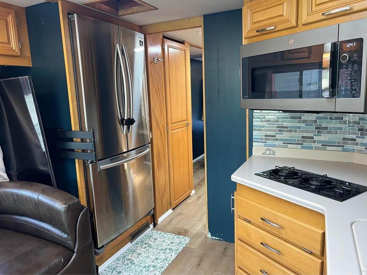 Used 2000 Beaver Contessa Class A Diesel Motorhome