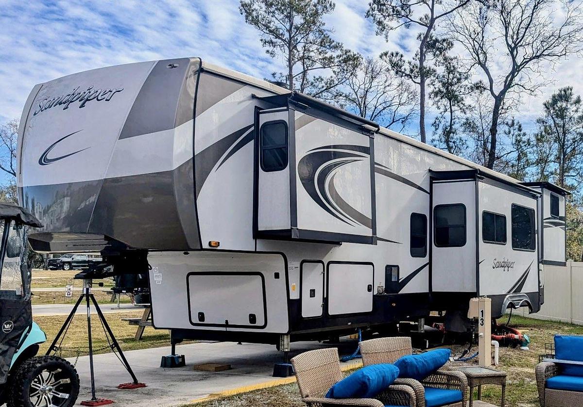 Used 2022 Forest River Sandpiper 388BHRD