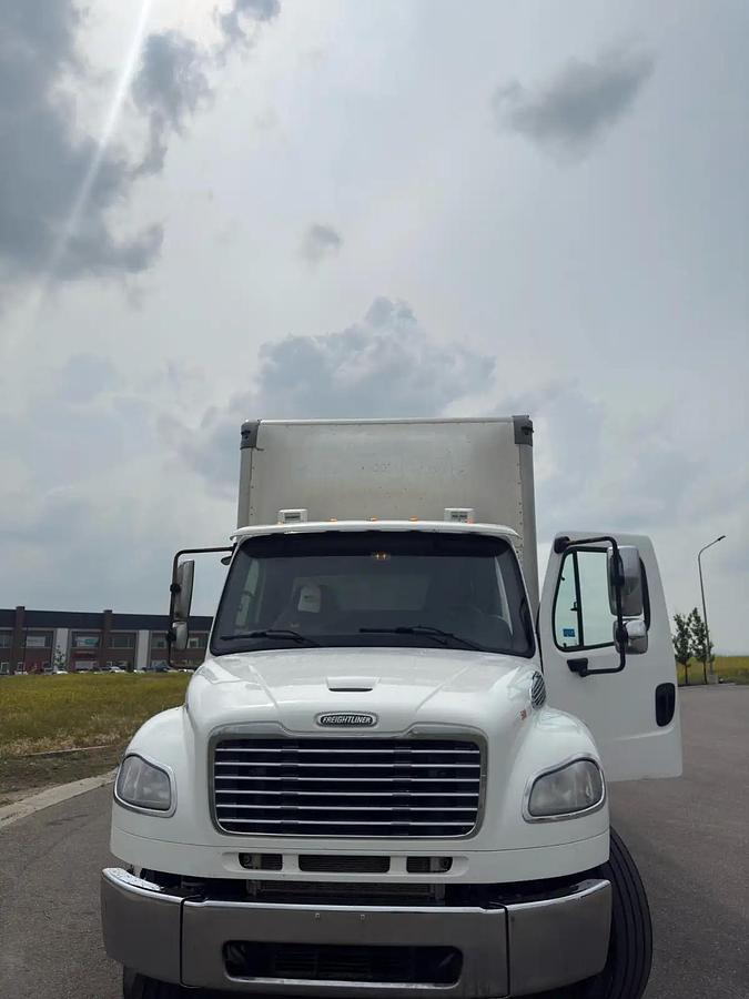 Used 2018 Freightliner M2 106