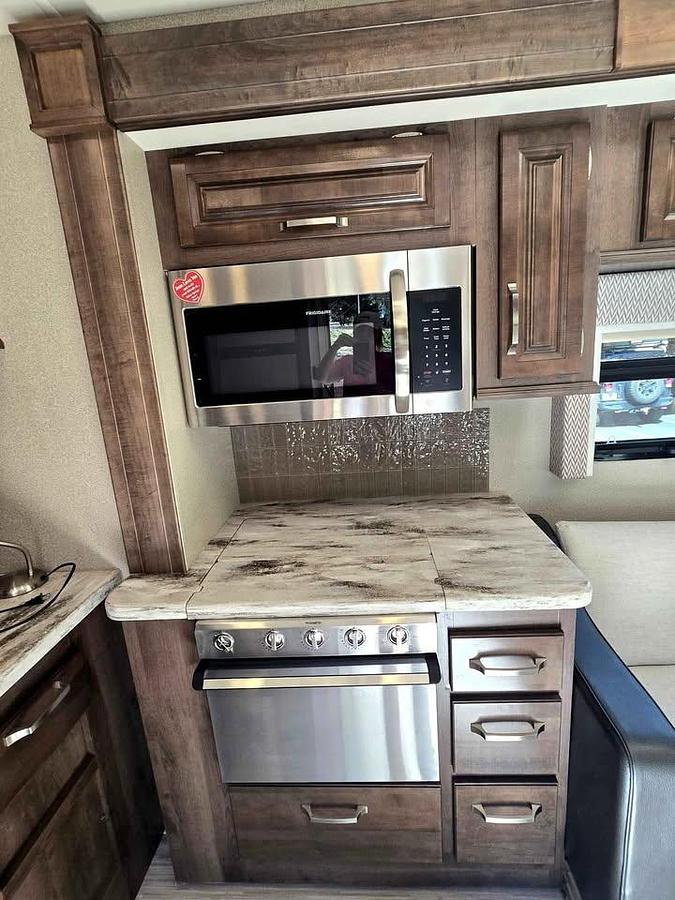 Used 2019 Entegra Esteem 31l