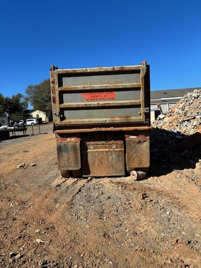 Used 2015 Freightliner 122SD