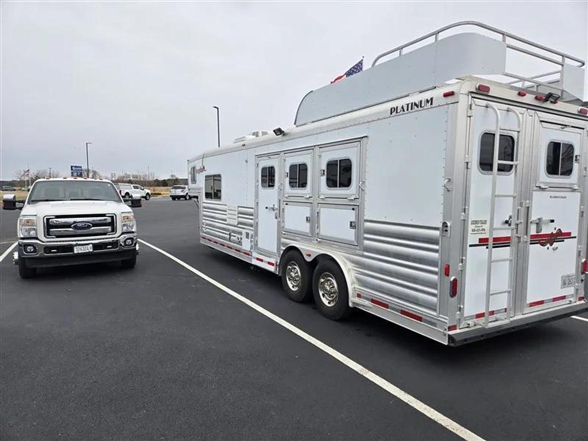 Used 2012 Platinum Coach 3 Horse LQ