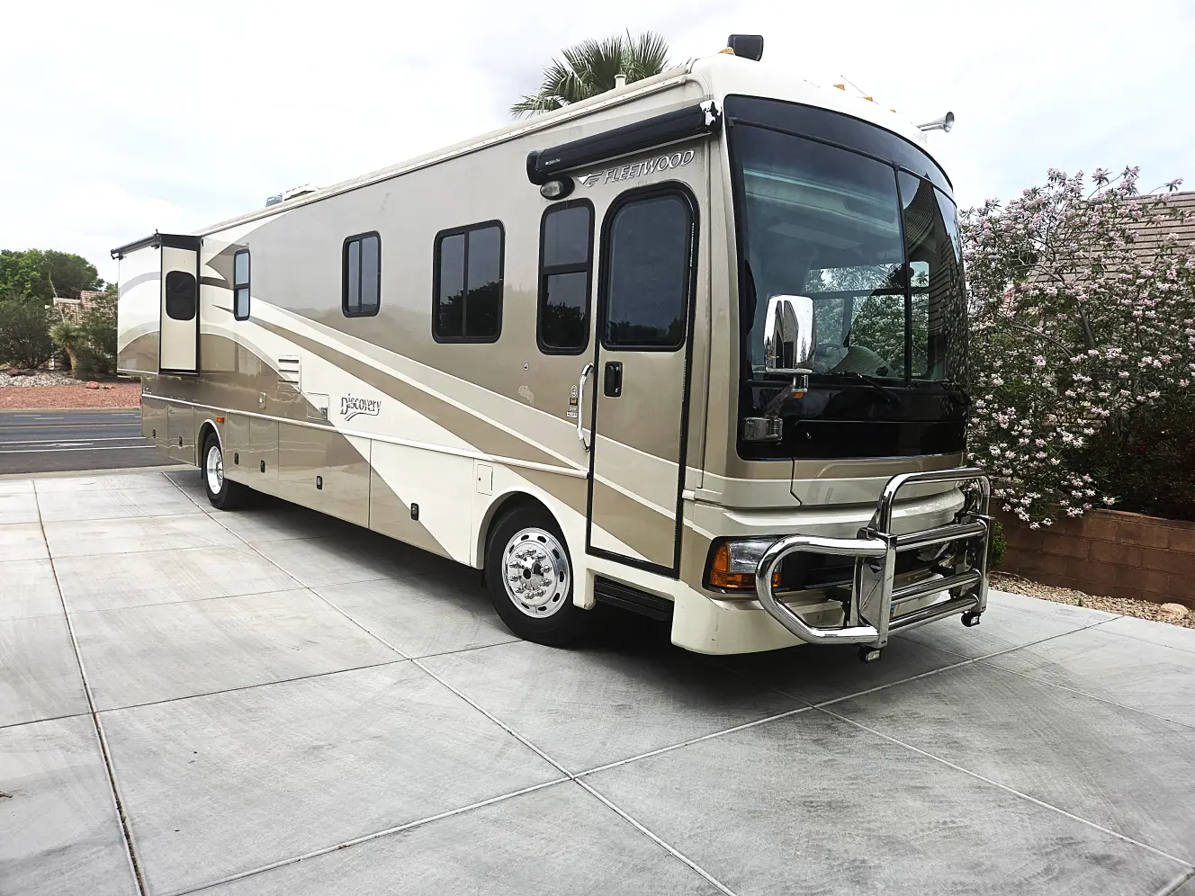 Used 2007 Fleetwood Discovery 39V