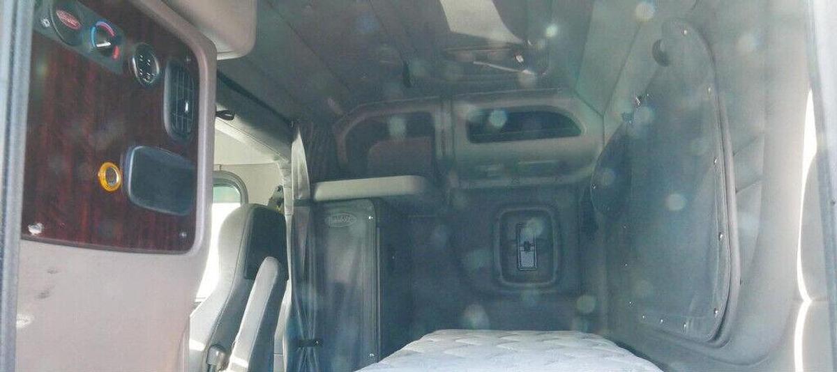 Used 2016 Peterbilt 389 Conventional Sleeper Semi